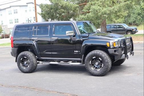 Black 2006 Hummer H3 Base