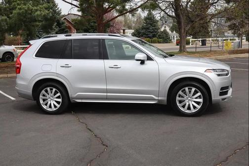 2018 Volvo XC90 T6 Momentum