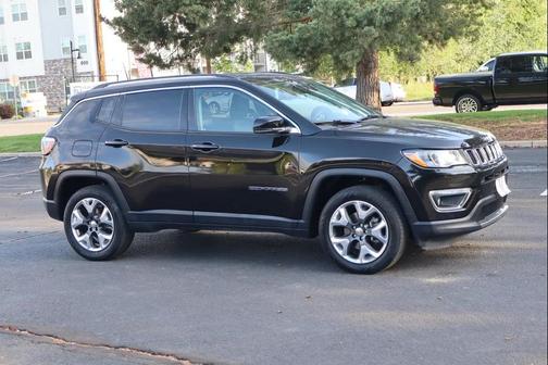 Diamond Black Crystal Pearlcoat 2019 Jeep Compass Limited