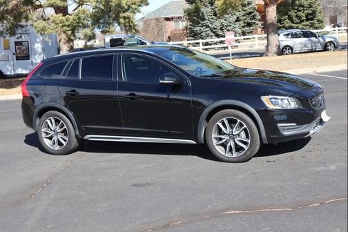 2016 Volvo V60 Cross Country T5 Platinum