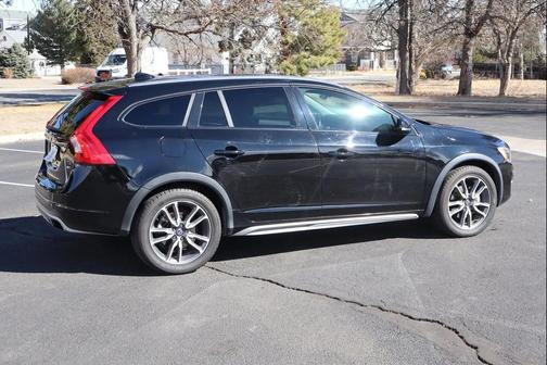 2016 Volvo V60 Cross Country T5 Platinum
