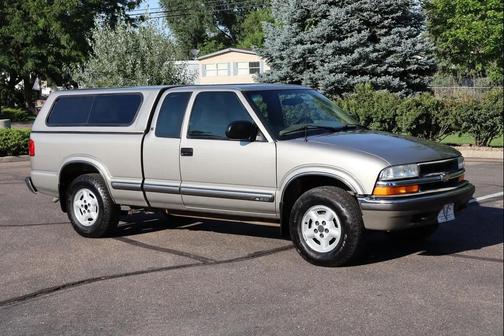 2001 Chevrolet S-10 Base