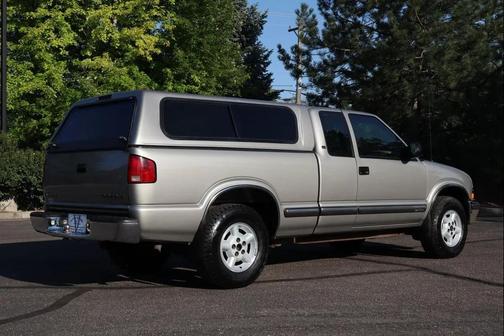 2001 Chevrolet S-10 Base