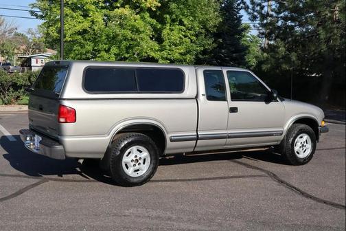 2001 Chevrolet S-10 Base