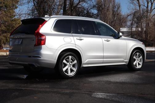2020 Volvo XC90 T6 Momentum