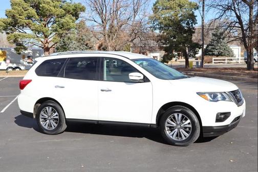 2017 Nissan Pathfinder SV