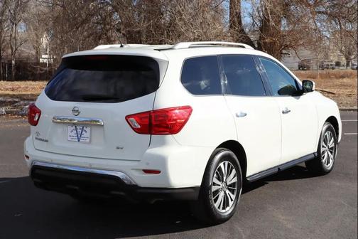 2017 Nissan Pathfinder SV