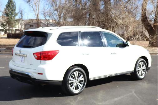 2017 Nissan Pathfinder SV