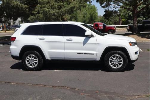 Bright White Clearcoat 2020 Jeep Grand Cherokee Laredo