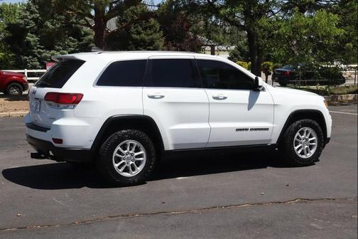 Bright White Clearcoat 2020 Jeep Grand Cherokee Laredo