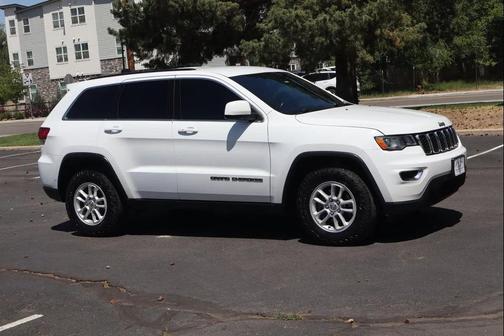 Bright White Clearcoat 2020 Jeep Grand Cherokee Laredo