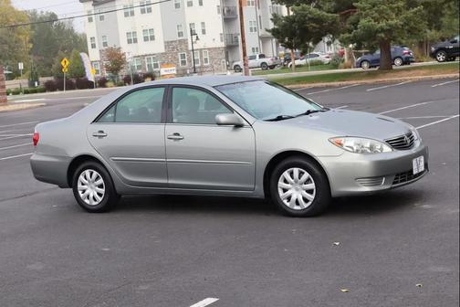 2005 Toyota Camry LE