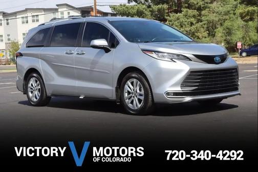 Celestial Silver Metallic 2022 Toyota Sienna Limited