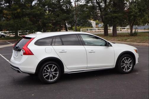 2018 Volvo V60 Cross Country T5