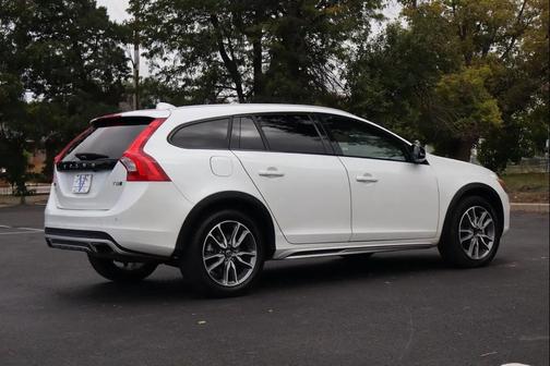 2018 Volvo V60 Cross Country T5