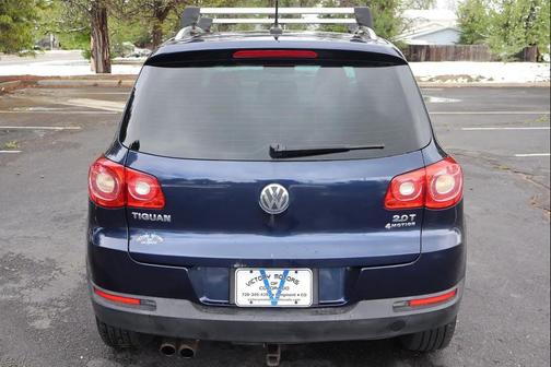 Blue 2011 Volkswagen Tiguan SEL