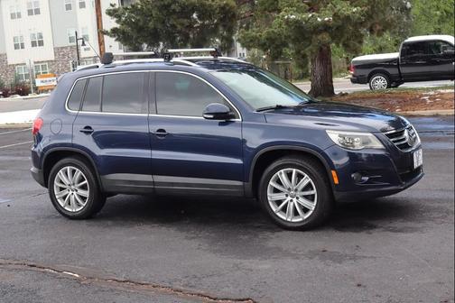Blue 2011 Volkswagen Tiguan SEL