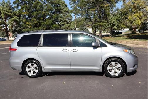 2011 Toyota Sienna LE