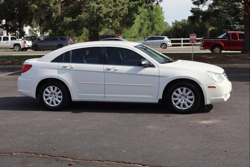 White 2008 Chrysler Sebring Base