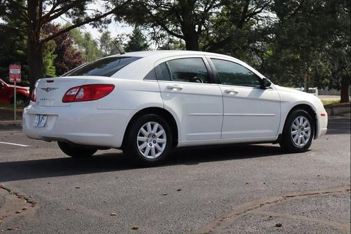 White 2008 Chrysler Sebring Base