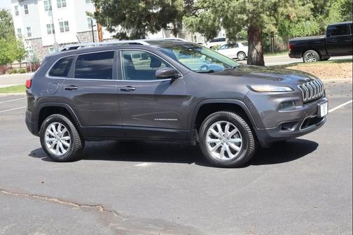 Brilliant Black Crystal Pearlcoat 2014 Jeep Cherokee Limited