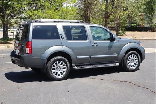 Silver Lightning Metallic 2008 Nissan Pathfinder LE