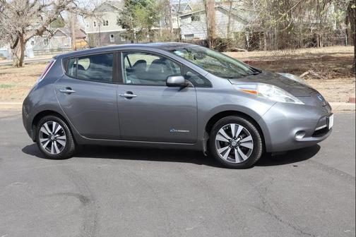 Gun Metallic 2015 Nissan Leaf SV