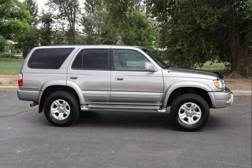 Millennium Silver Met/Millennium Cladding 2002 Toyota 4Runner Limited