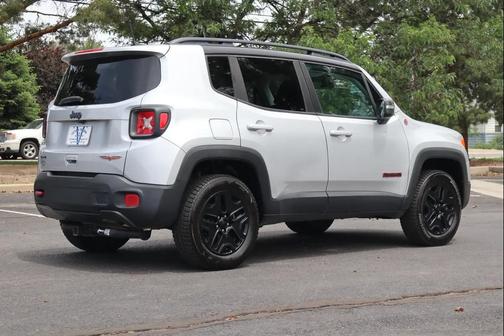 Glacier Metallic 2018 Jeep Renegade Trailhawk