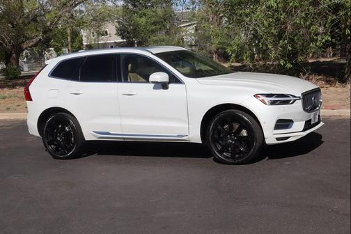 Bright Silver Metallic 2019 Volvo XC60 T5 Inscription