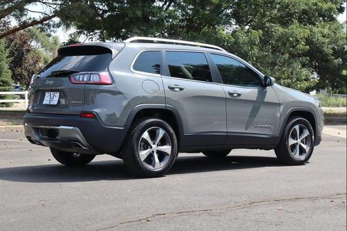 Silver 2019 Jeep Cherokee Limited