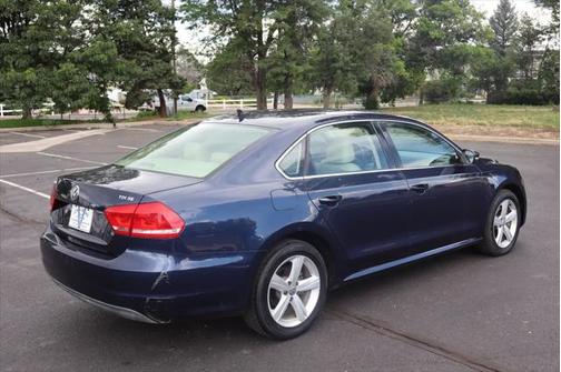2013 Volkswagen Passat 2.0 TDI SE w/ Sunroof