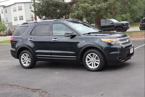 Ingot Silver Metallic 2014 Ford Explorer XLT