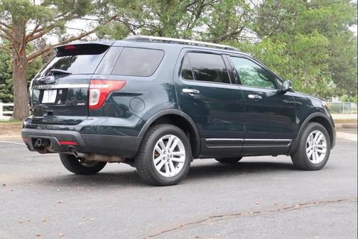 Ingot Silver Metallic 2014 Ford Explorer XLT