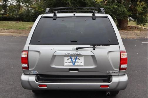 2001 Nissan Pathfinder LE