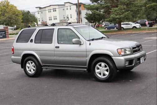 2001 Nissan Pathfinder LE