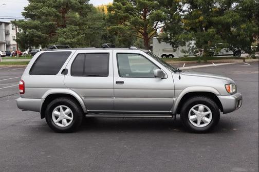 2001 Nissan Pathfinder LE