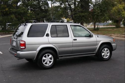 2001 Nissan Pathfinder LE