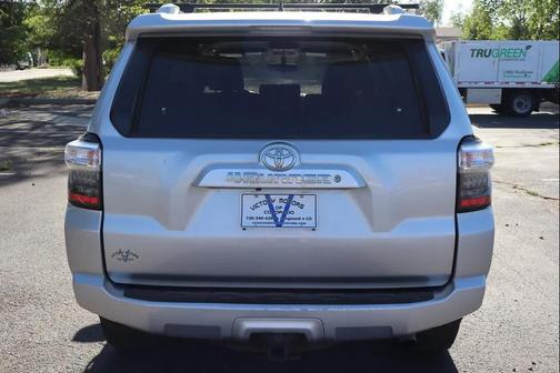 Classic Silver Metallic 2016 Toyota 4Runner SR5