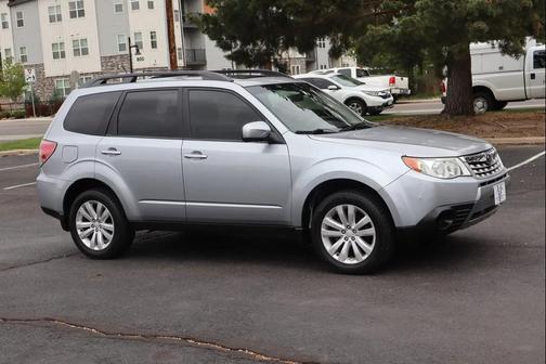 Ice Silver Metallic 2012 Subaru Forester 2.5X Premium
