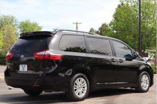 2015 Toyota Sienna XLE