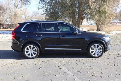 Photo 3 of 60 of 2016 Volvo XC90 Hybrid T8 Inscription