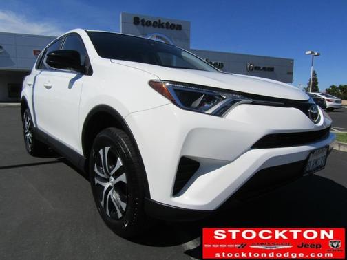 Photo 1 of 21 of 2018 Toyota RAV4 LE