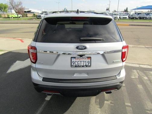 Photo 4 of 26 of 2018 Ford Explorer XLT