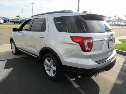 Photo 5 of 26 of 2018 Ford Explorer XLT