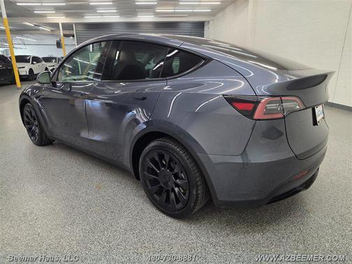 Midnight Silver Metallic 2023 Tesla Model Y