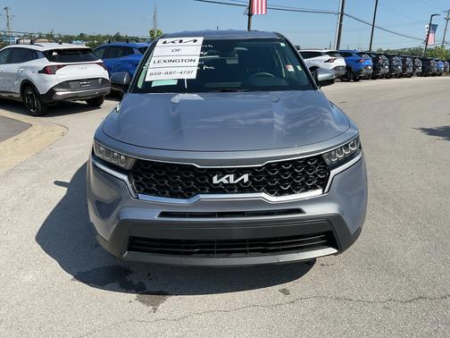 Everlasting Silver 2023 Kia Sorento LX