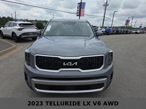 Everlasting Silver 2023 Kia Telluride LX