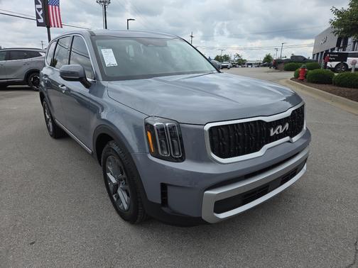 Everlasting Silver 2023 Kia Telluride LX