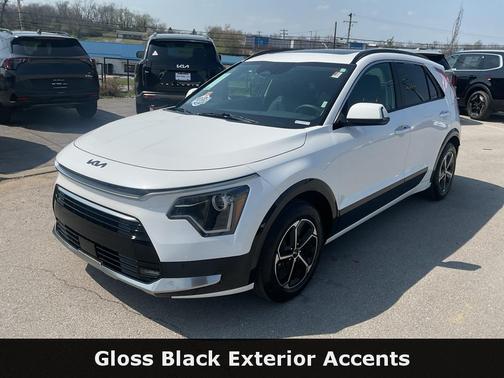 Snow White Pearl 2023 Kia Niro SX
